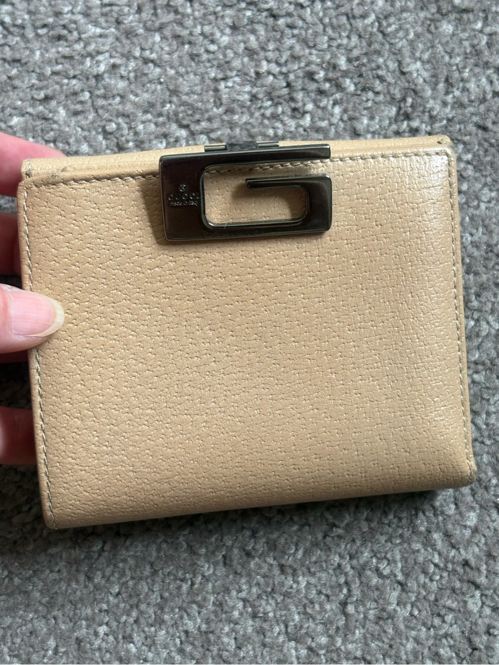 Authentic Gucci Beige Leather G Logo compact Wallet